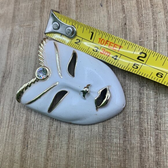 Mardi Gras Mask Vintage Enamel Gold Tone Brooch - Picture 7 of 7